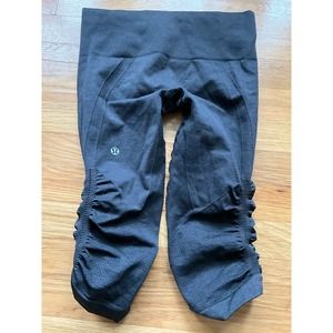 EUC Lululemon leggings with roughing on sides, cropped, black Fits like S/XS